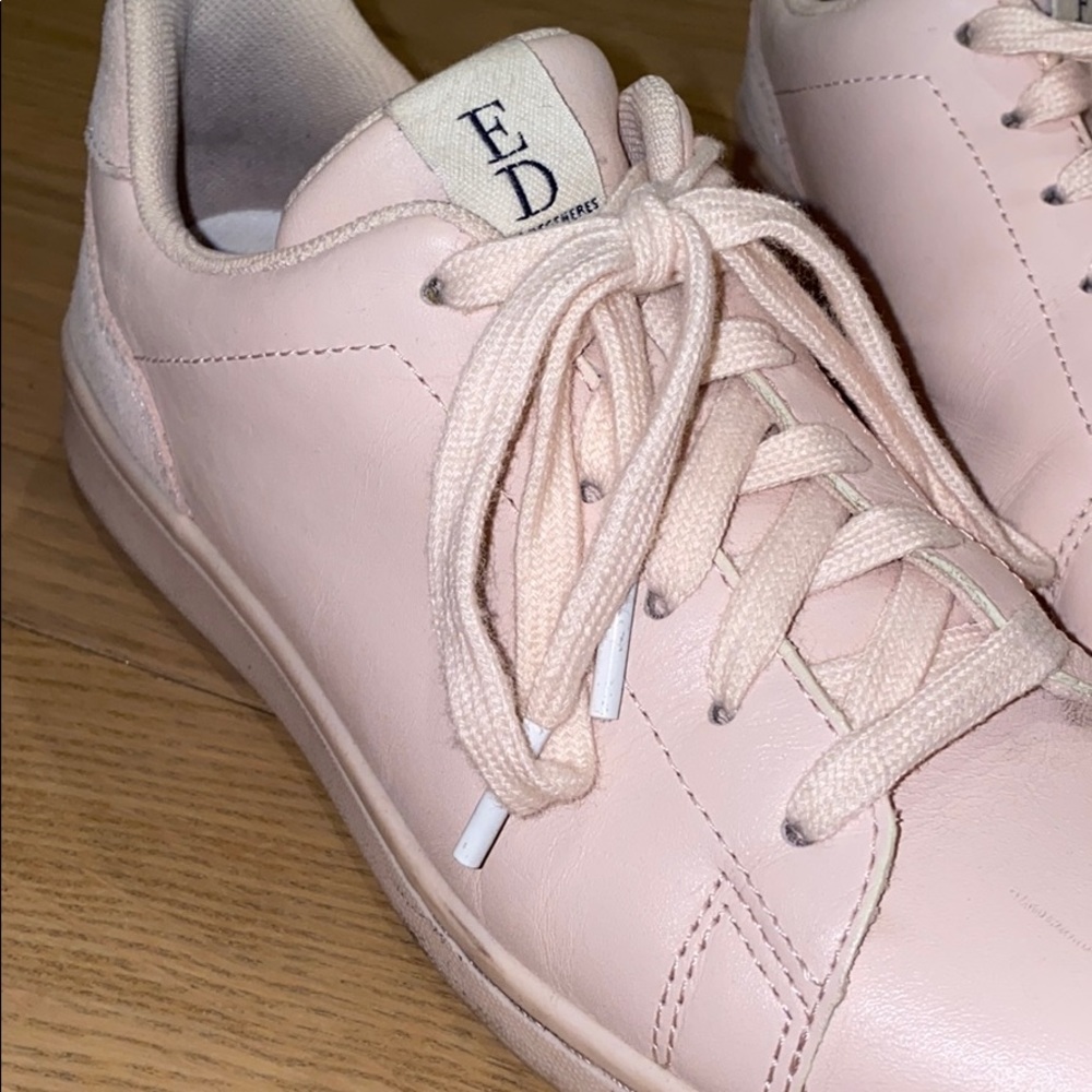 Light pink spring sneaker